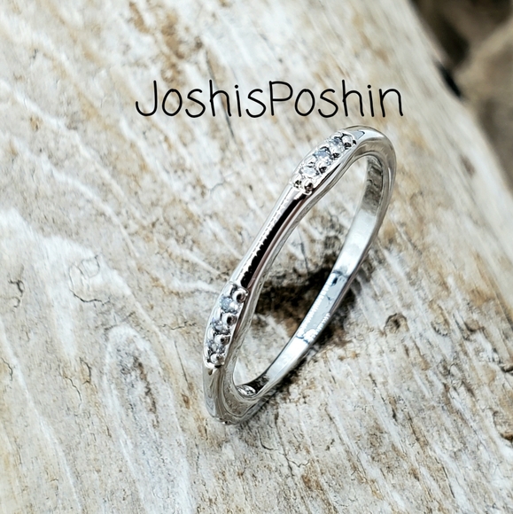 JoshisPoshin Jewelry - 18k white gold thin band ring size 6